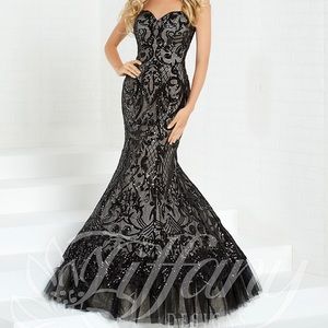 TIFFANY DESIGNS MERMAID FIT N FLARE BLACK AND NUDE GOWN PROM DRESS SIZE 10
